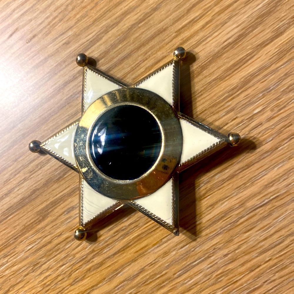 Vintage brooches| vintage gold tone black enamel large star brooch pin